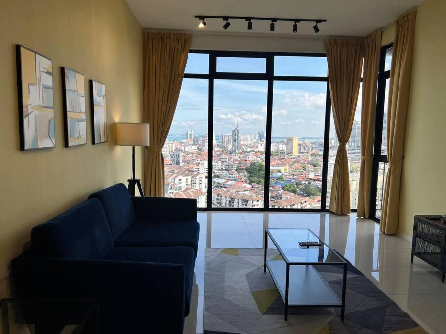 Seaview 2BR Infinity Pool & EasyAccess to Town 201 view 5