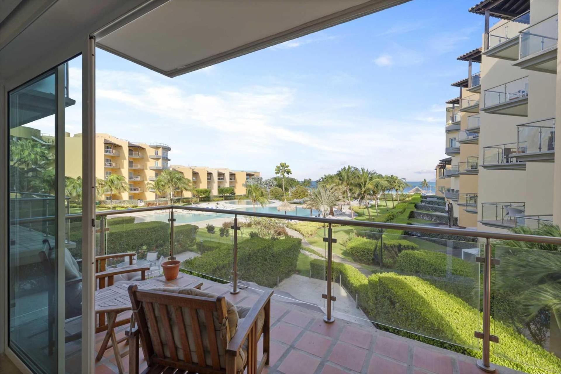 Beachfront - Sapphire Vista 3BR condo - A247