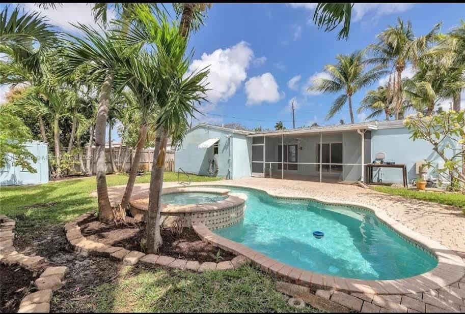 Cozy Beach Style 3-bedroom Home with Heated Pool view 4