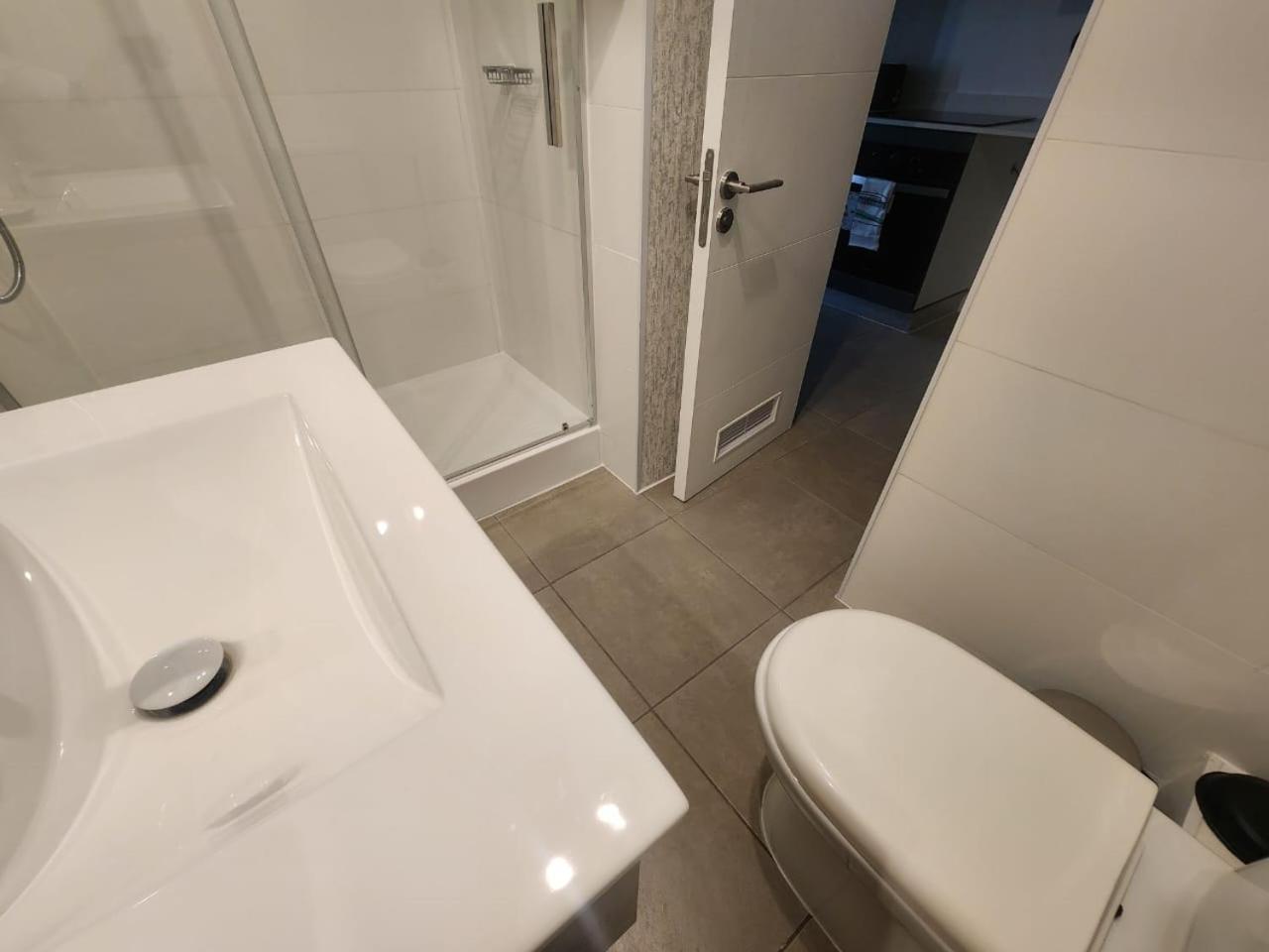 HOM l Parking Wifi CoWork Faro Turismo Piscina