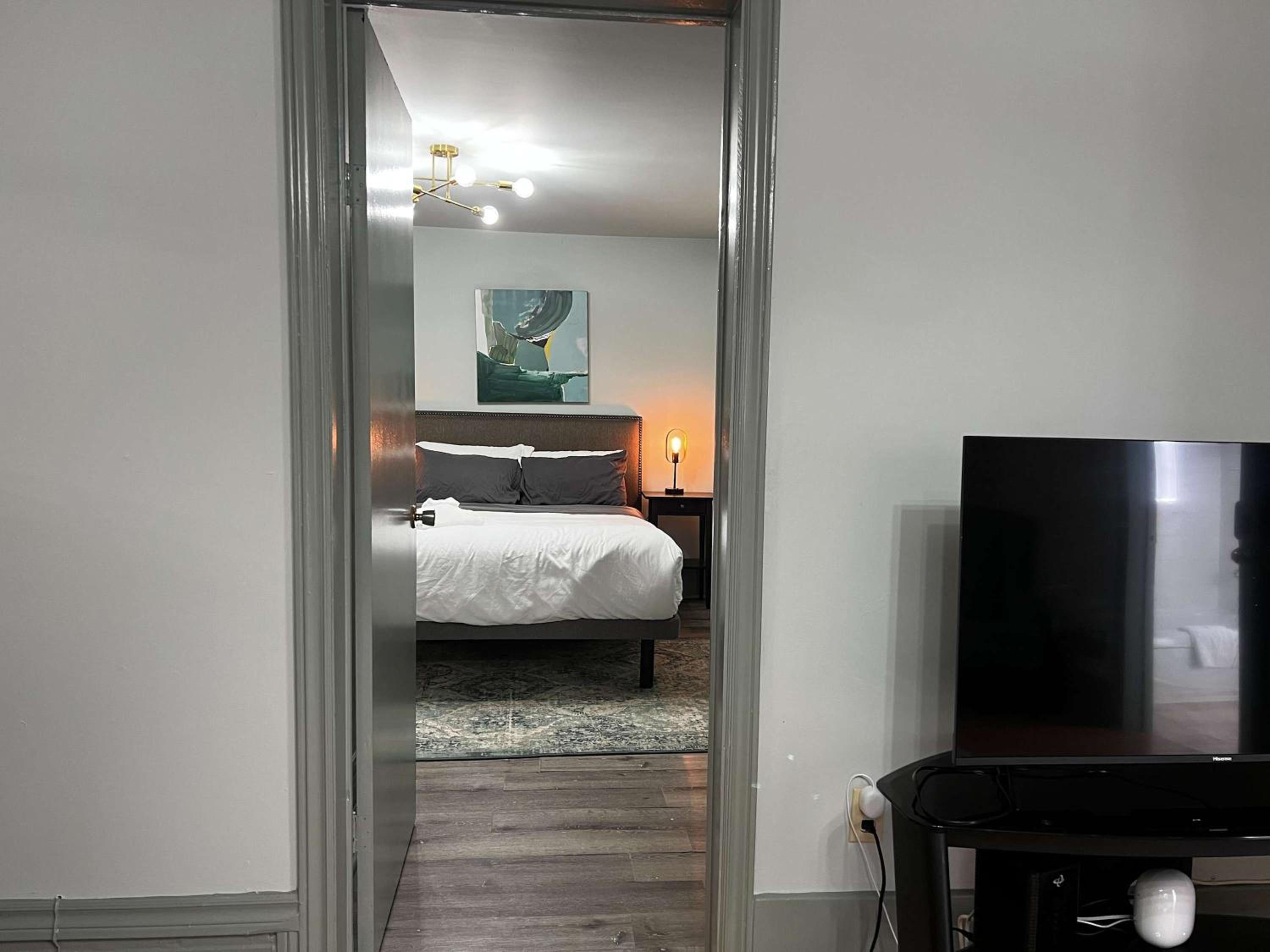 Green Grove Heritage-Style Retreat with Nature-Inspired Decor, Unit #1