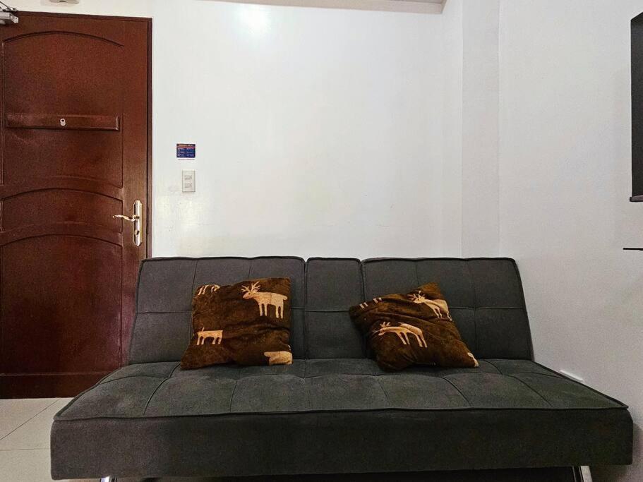 Cozy 2BR with Balcony in Mines View Park by Peniel's Getaway view 4