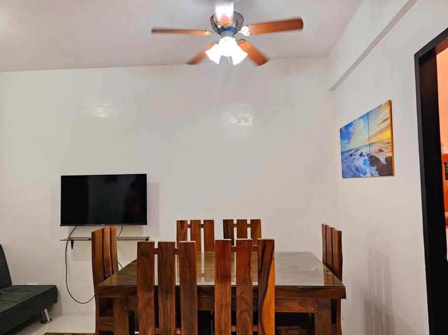 Cozy 2BR with Balcony in Mines View Park by Peniel's Getaway view 2