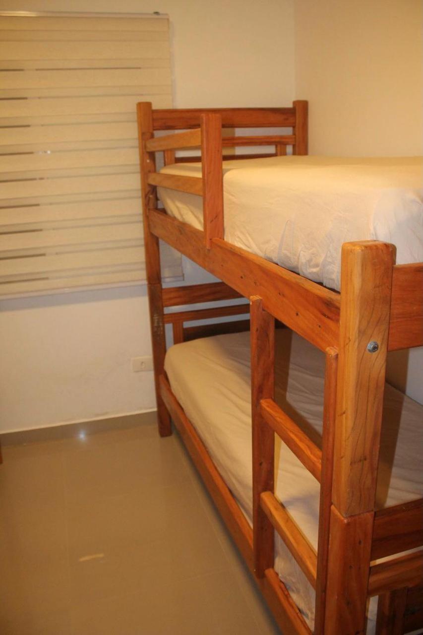 Casa confortável em condomínio a 250 mts da praia