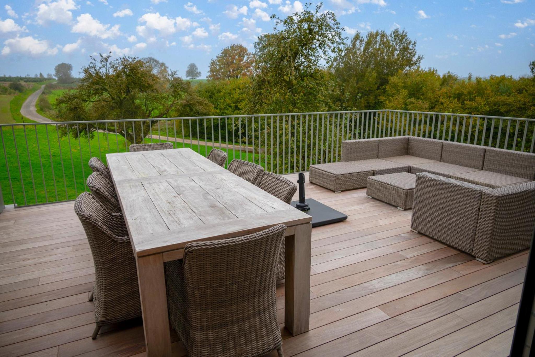 Maison MadArt surround yourself in nature
