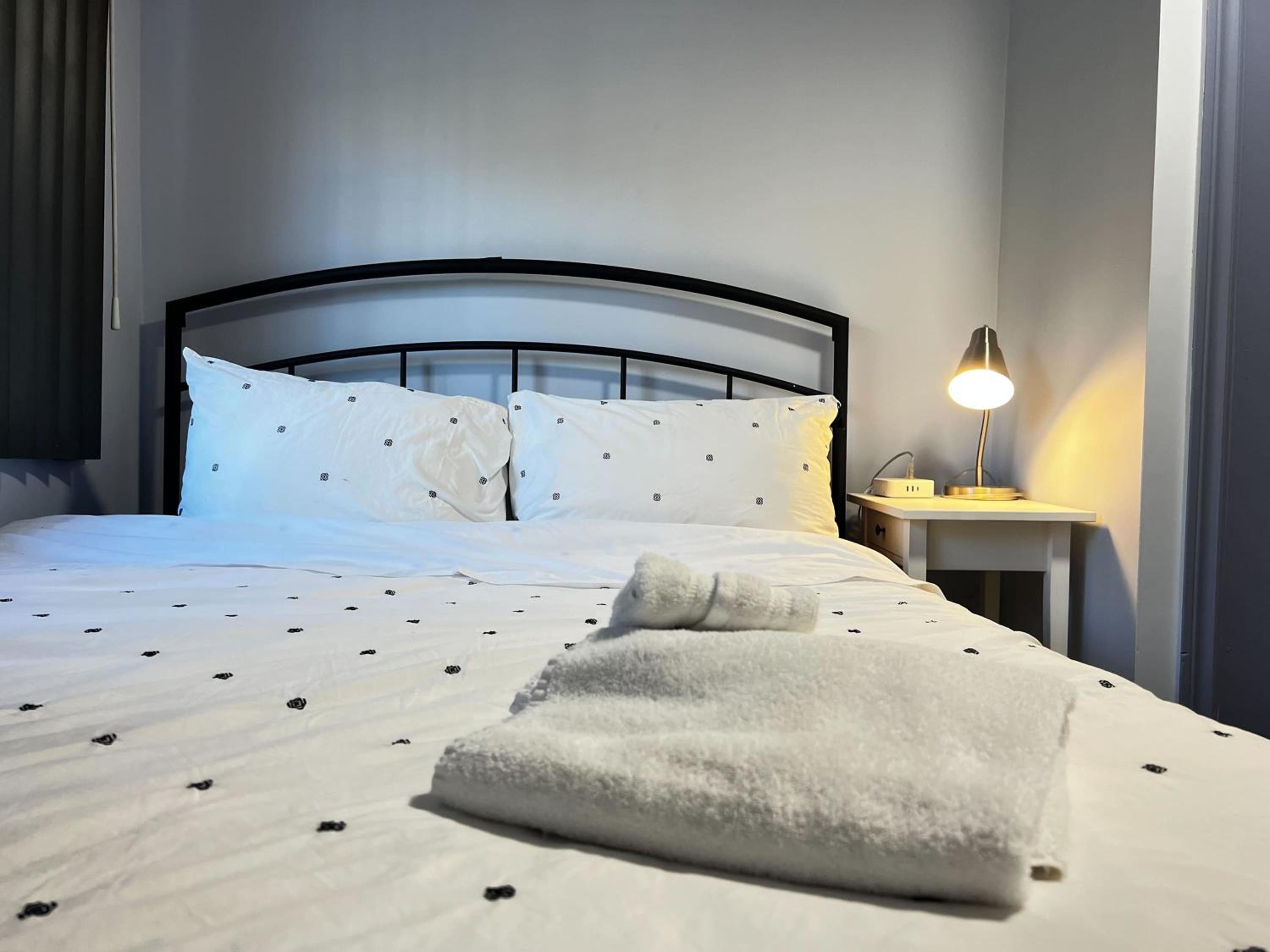 Blue Horizon Top-Floor Retreat with Nautical Vibes, Unit #2