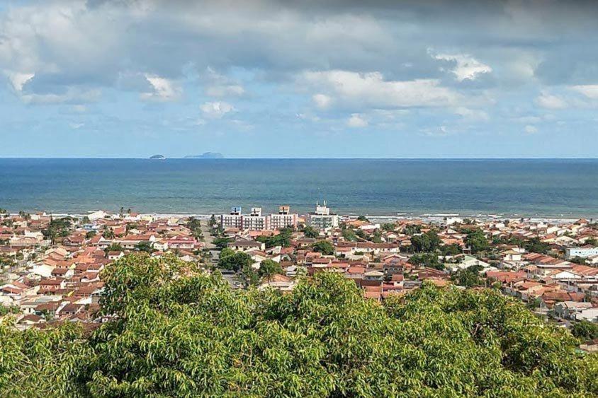 Piscina Aquecida Quartos com Ar cond 700m Praia