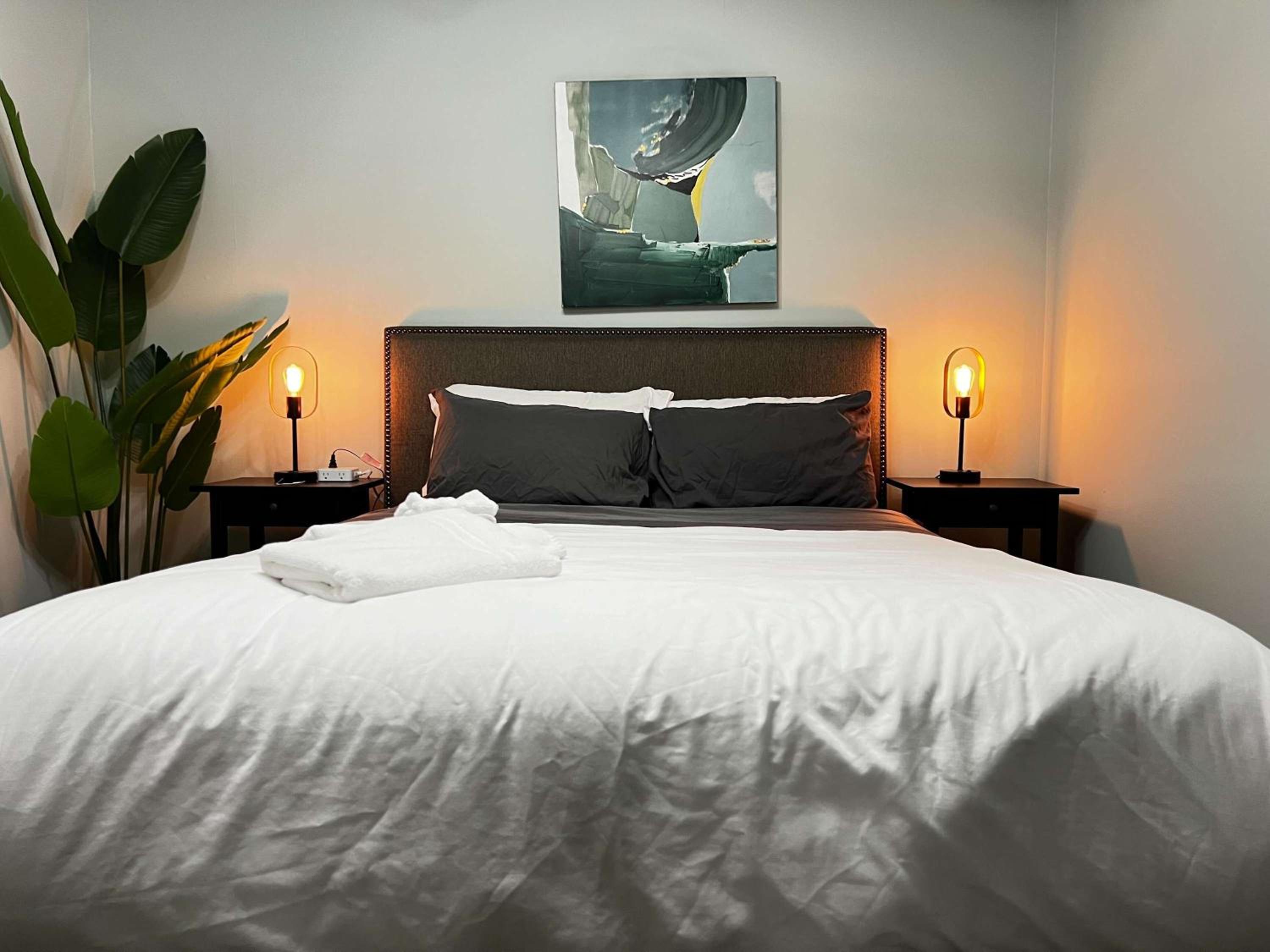 Green Grove Heritage-Style Retreat with Nature-Inspired Decor, Unit #1