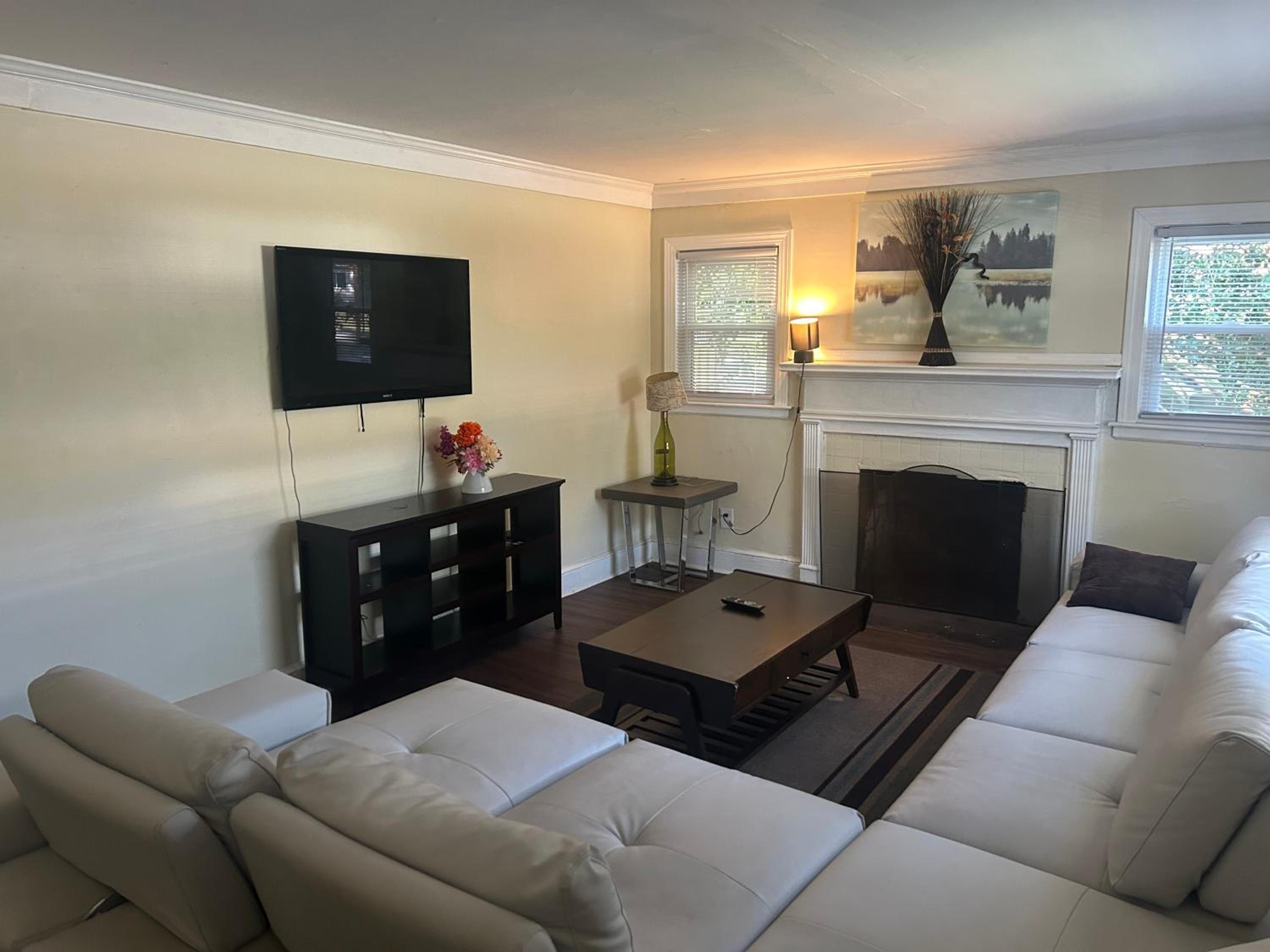 Charlotte Vacations - Lovely House at the Plaza - Property Image 1
