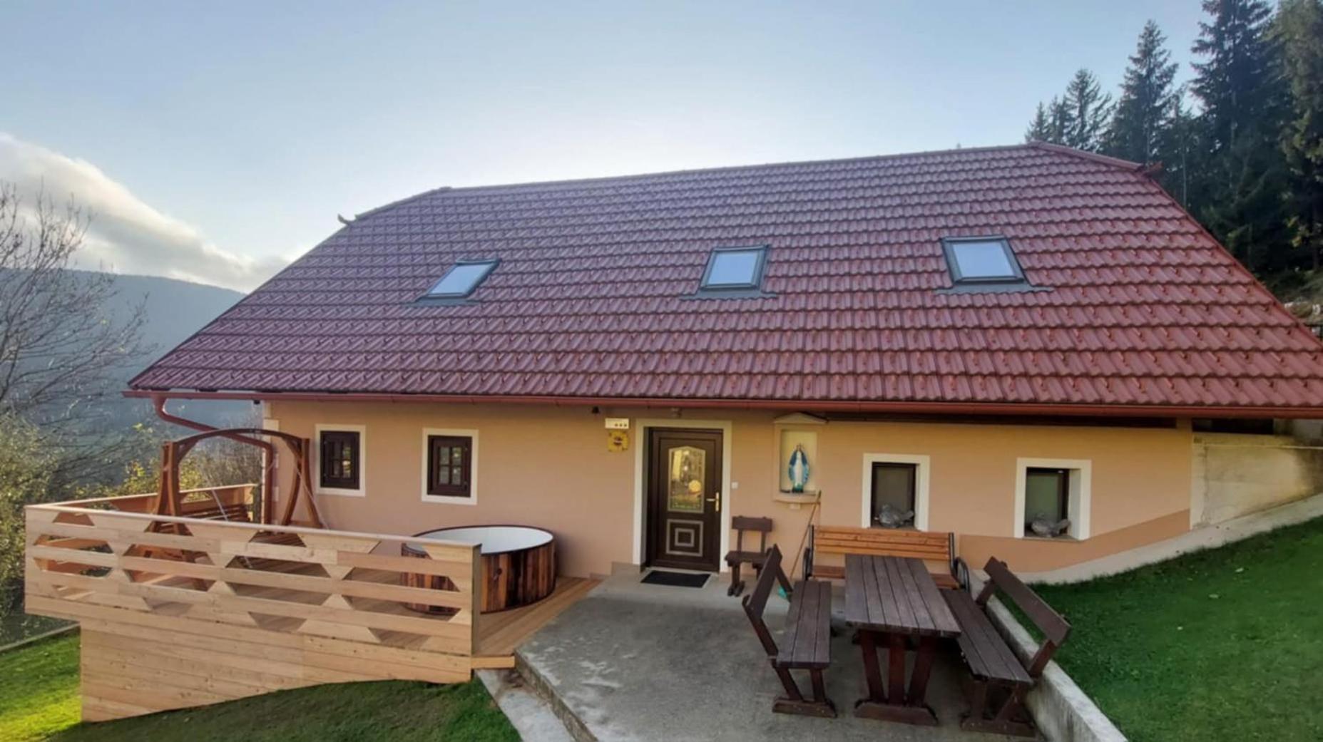 Sunflower House with Jacuzzy and Sauna view 5