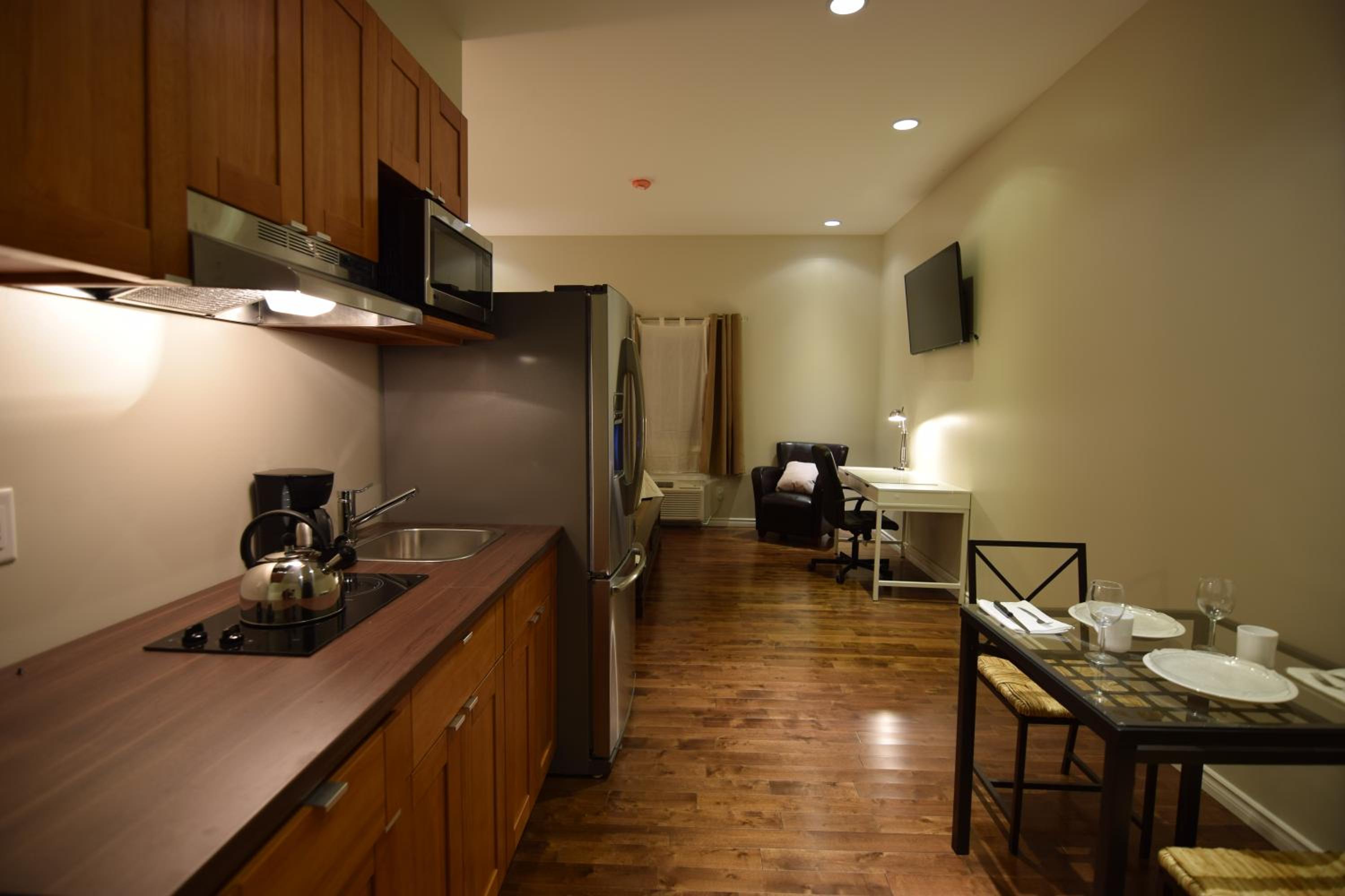 The Lion Inn & Suites