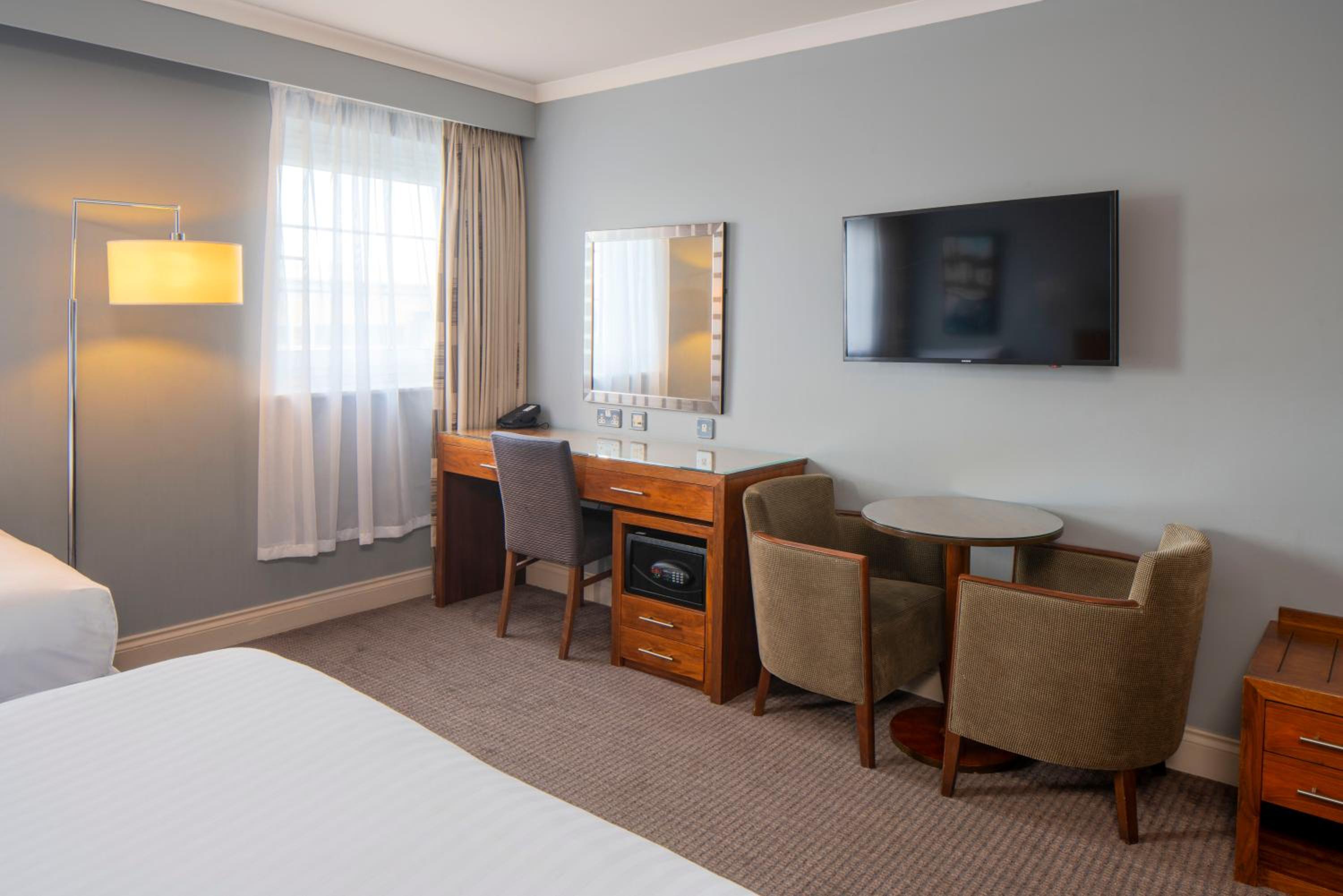 Croydon Vacations - London Croydon Aerodrome Hotel, BW Signature Collection - Property Image 2