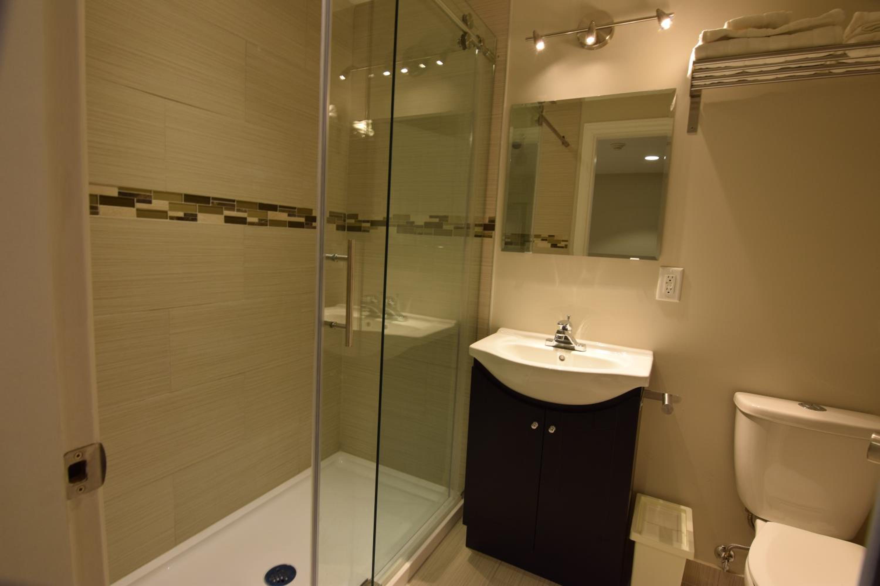 The Lion Inn & Suites