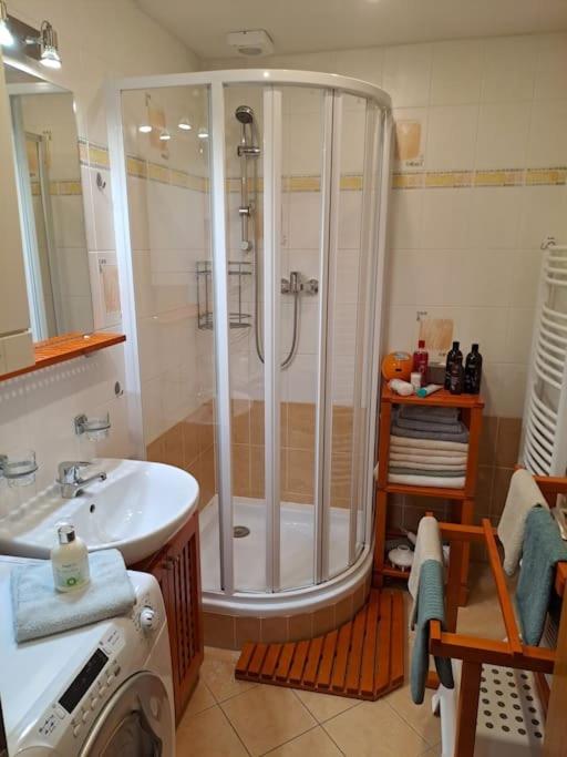 HARRADISE Plně vybavený apartmán pod Mumlavským vodopádem, na cestě na HŘEBENY, nejlepší VÝLETY v okolí, ZAHRADA pro relax i děti, LESY a turistické TRASY 