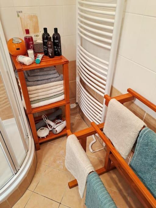 HARRADISE Plně vybavený apartmán pod Mumlavským vodopádem, na cestě na HŘEBENY, nejlepší VÝLETY v okolí, ZAHRADA pro relax i děti, LESY a turistické TRASY 