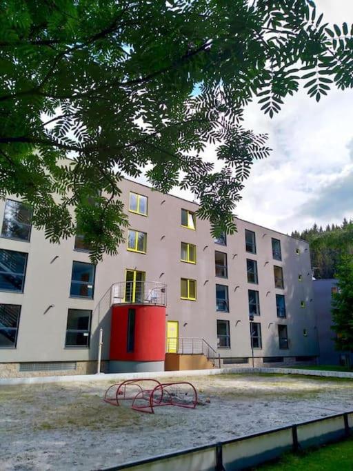 HARRADISE Plně vybavený apartmán pod Mumlavským vodopádem, na cestě na HŘEBENY, nejlepší VÝLETY v okolí, ZAHRADA pro relax i děti, LESY a turistické TRASY 