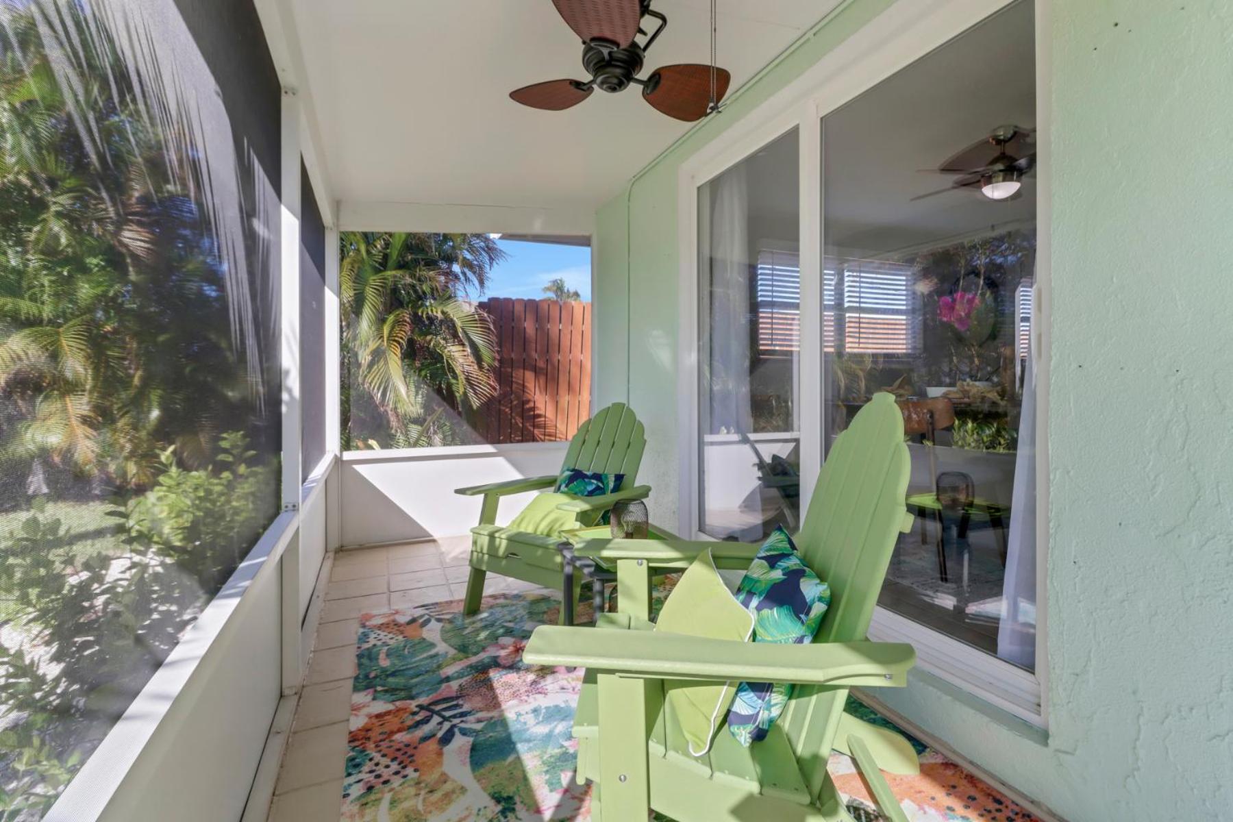 Hotel Little Beach House W/ Pool&spa - 5 Minutes To Vanderbilt Beach (pet Friendly)