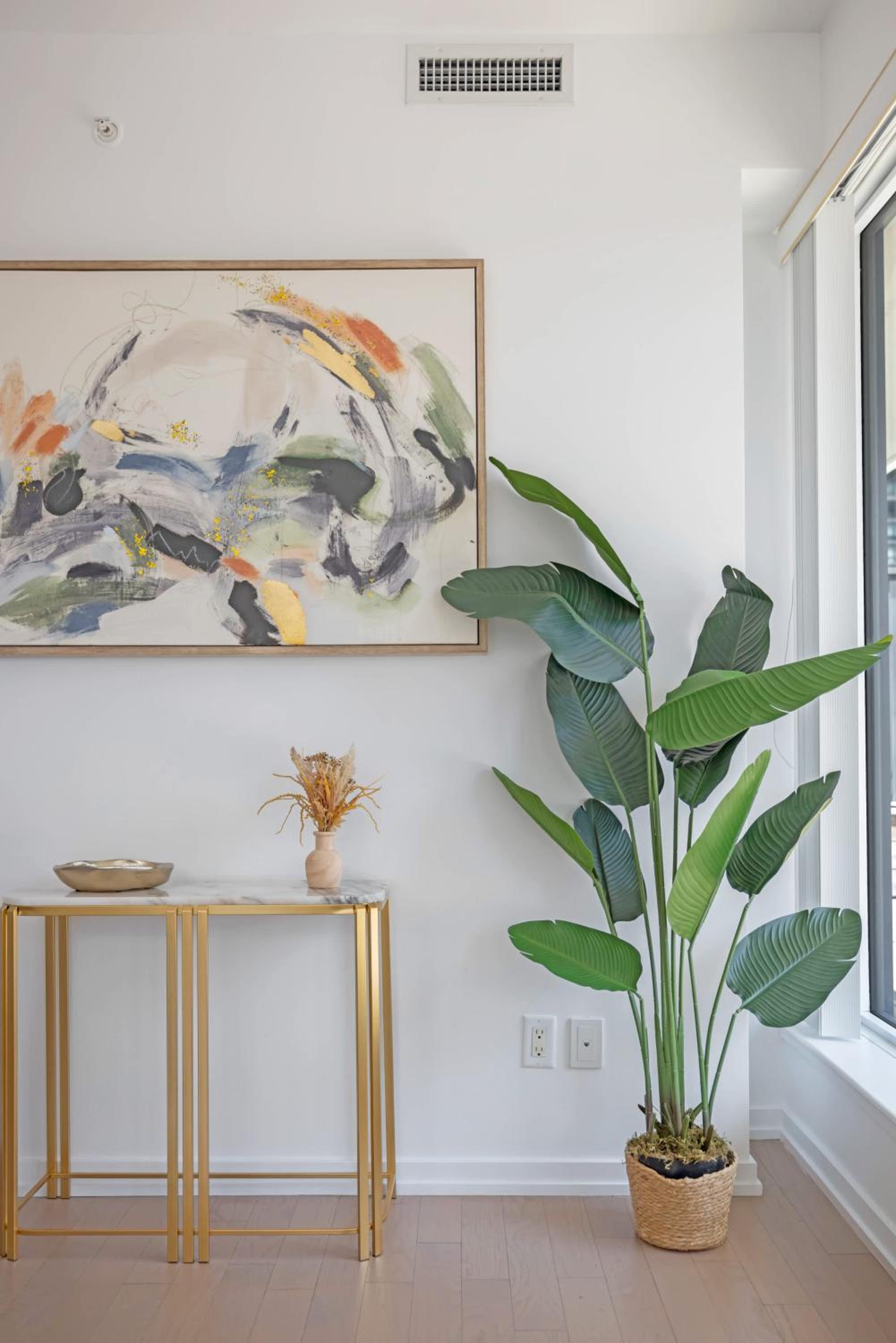 Prime 2BR Condo Massive Patio & Parking