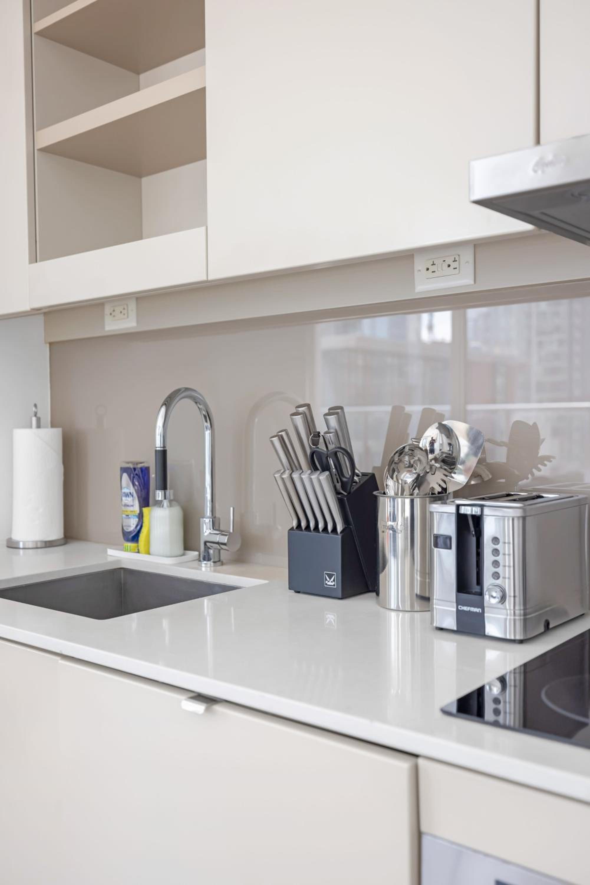 Prime 2BR Condo Massive Patio & Parking