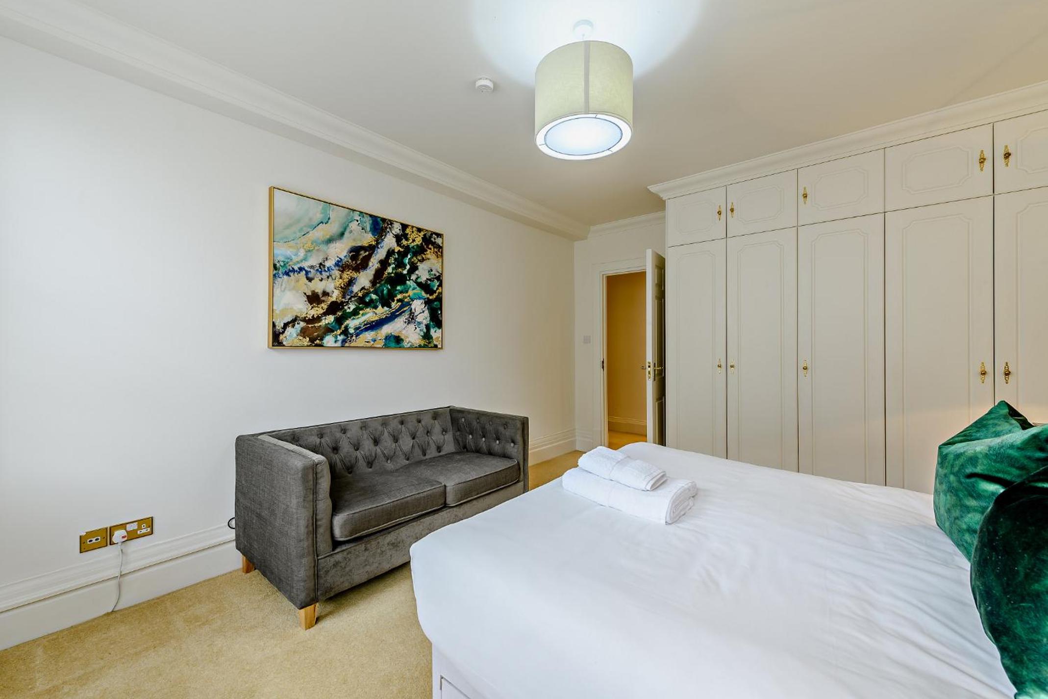 Strathmore Court Apartments