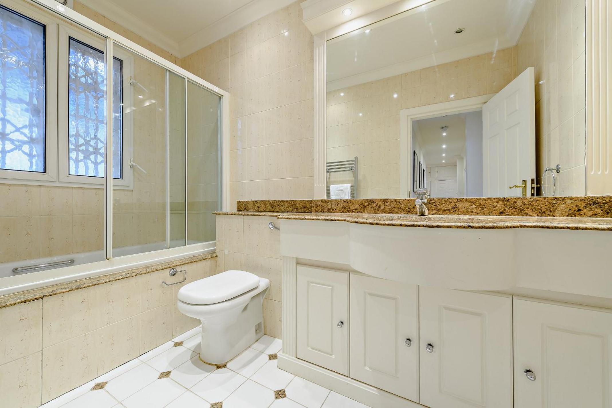 Strathmore Court Apartments