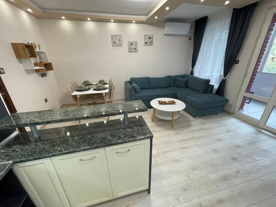 Apartment Iztochen blvd, free parking