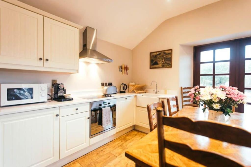 Cosy Rustic Cottages for Large Groups view 4