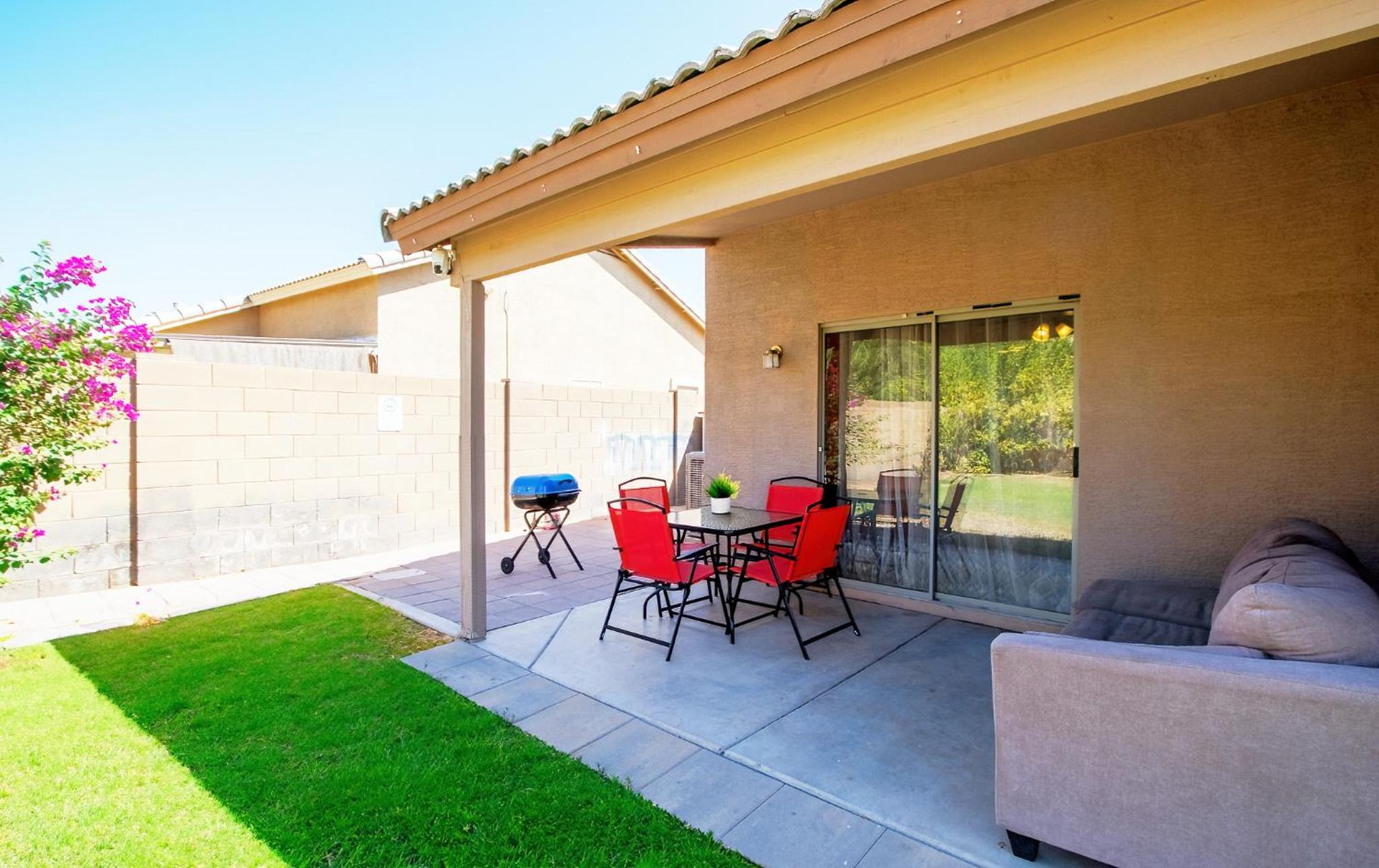 Modern home with big yard view 3