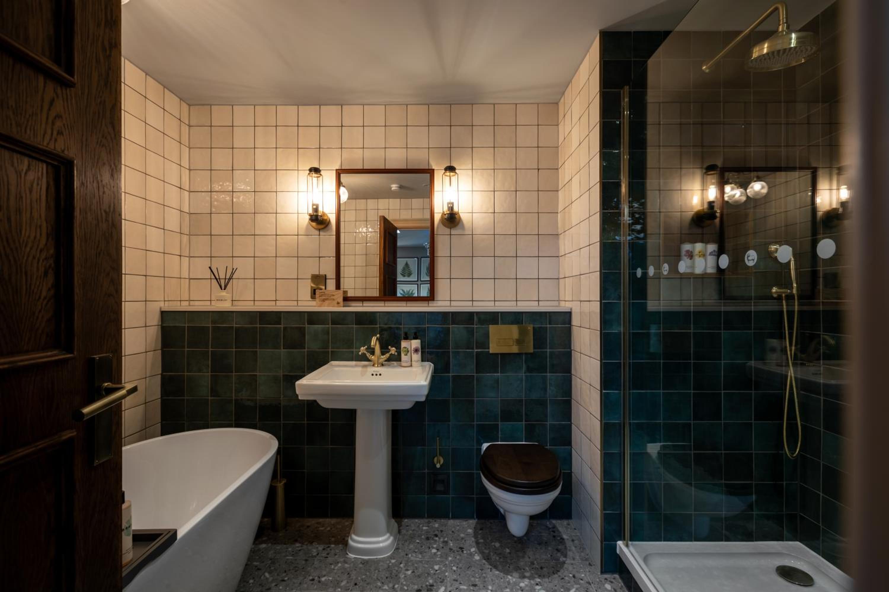 Farnham Vacations - Teller's Arms - Property Image 12