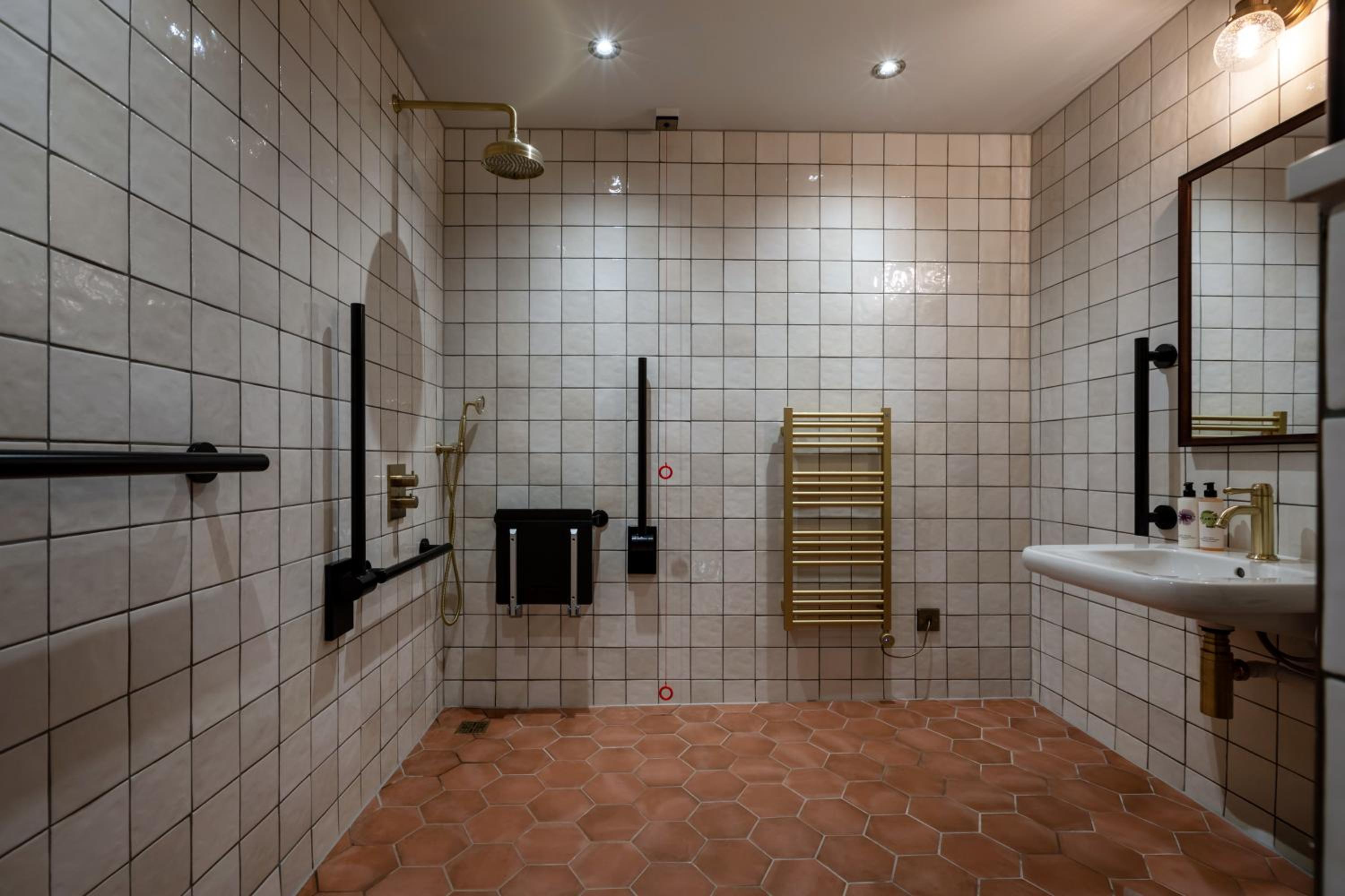 Farnham Vacations - Teller's Arms - Property Image 2
