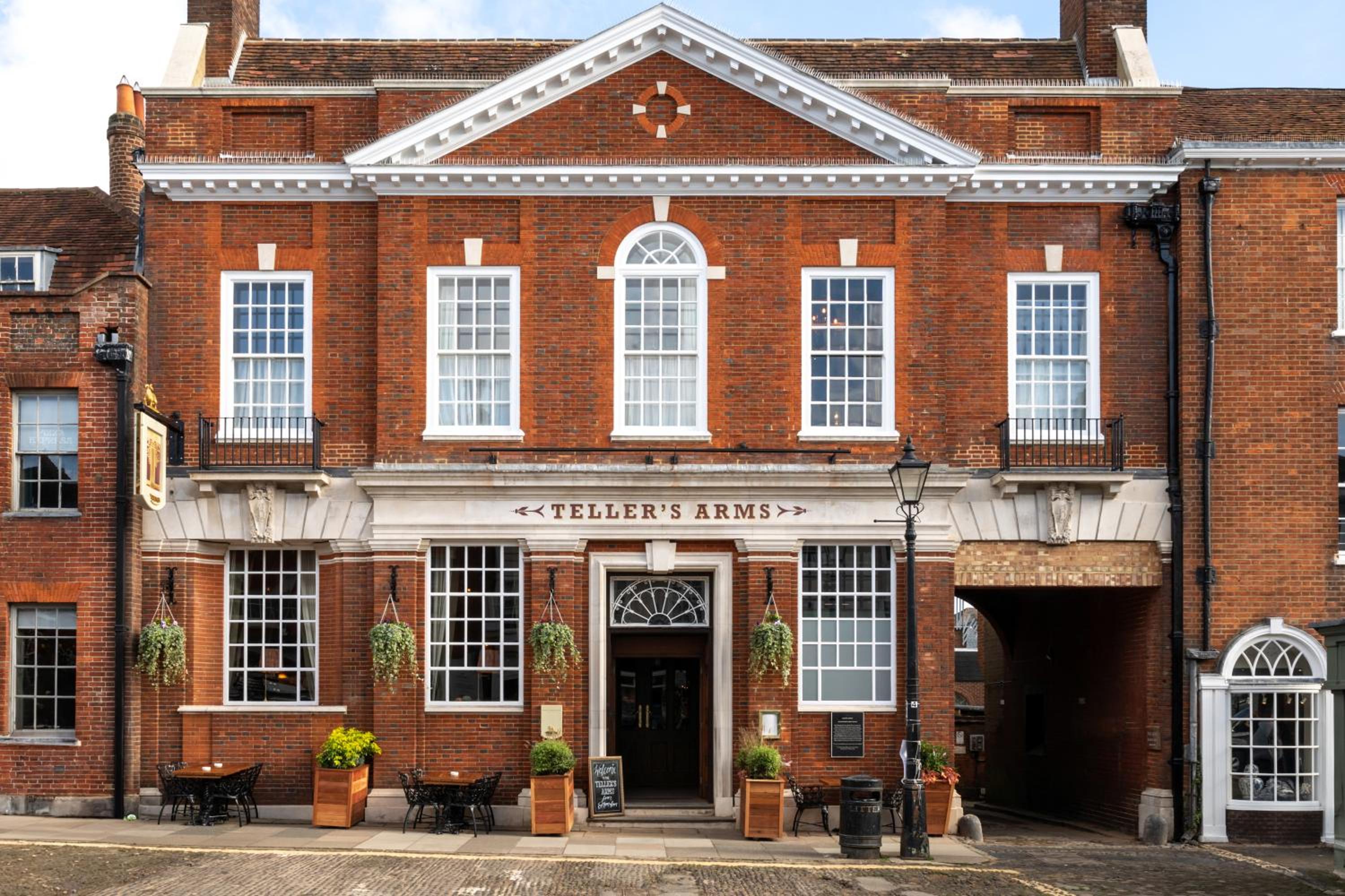 Farnham Vacations - Teller's Arms - Property Image 1