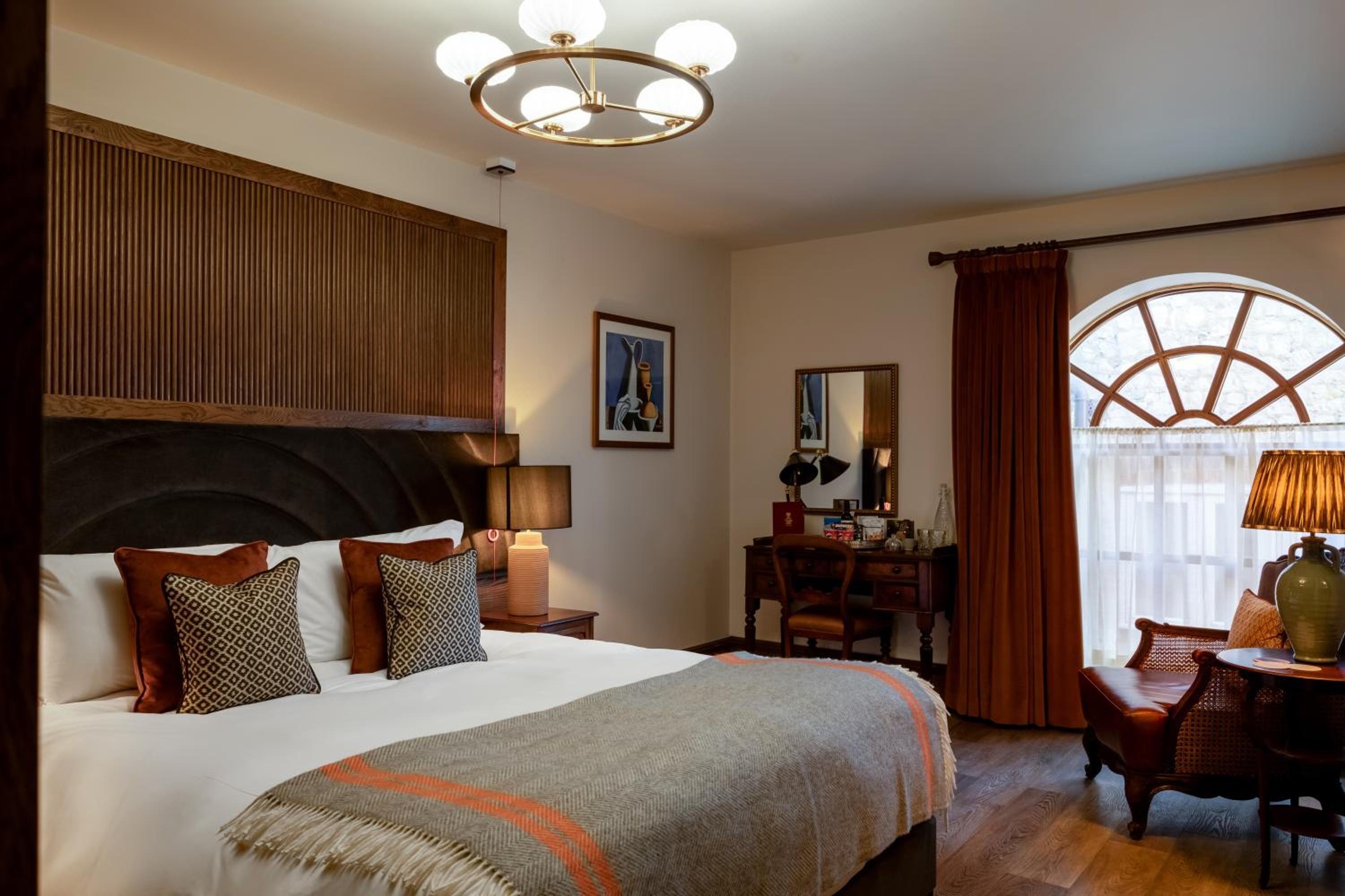 Farnham Vacations - Teller's Arms - Property Image 8