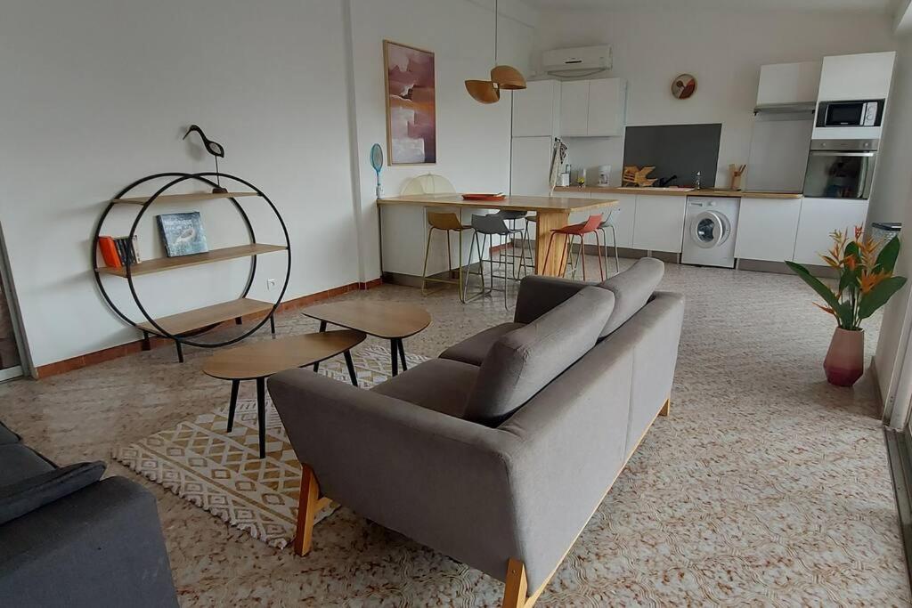 Logement spacieux 20 m plage view 5