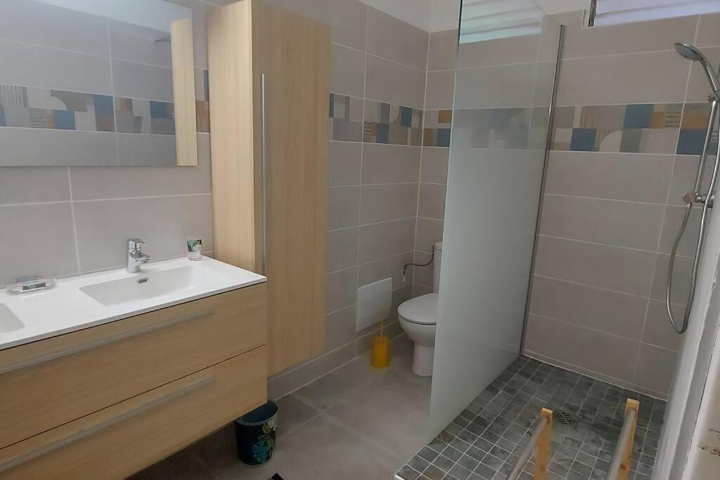 Logement spacieux 20 m plage view 4