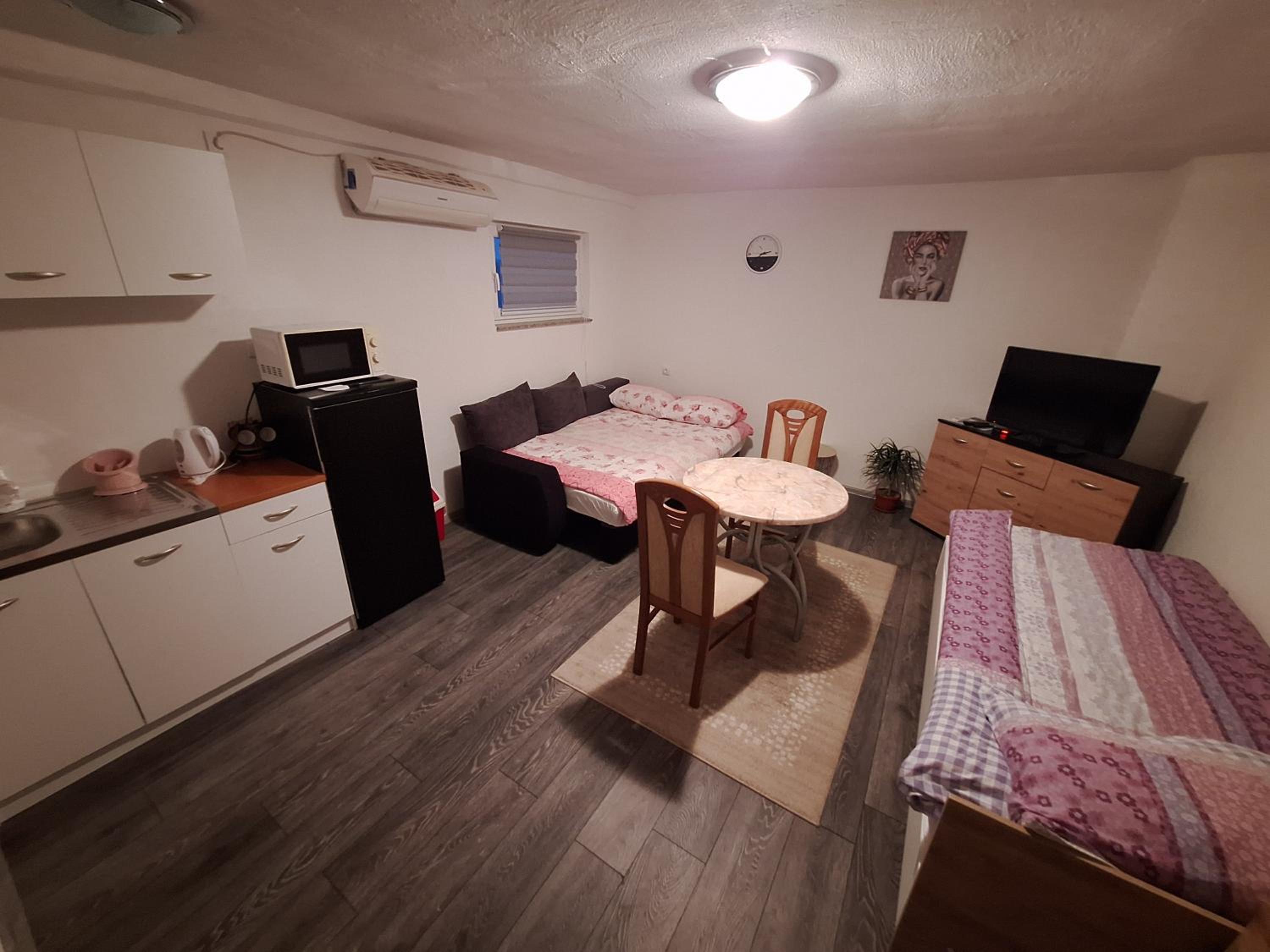 Fly & Stay Apartments