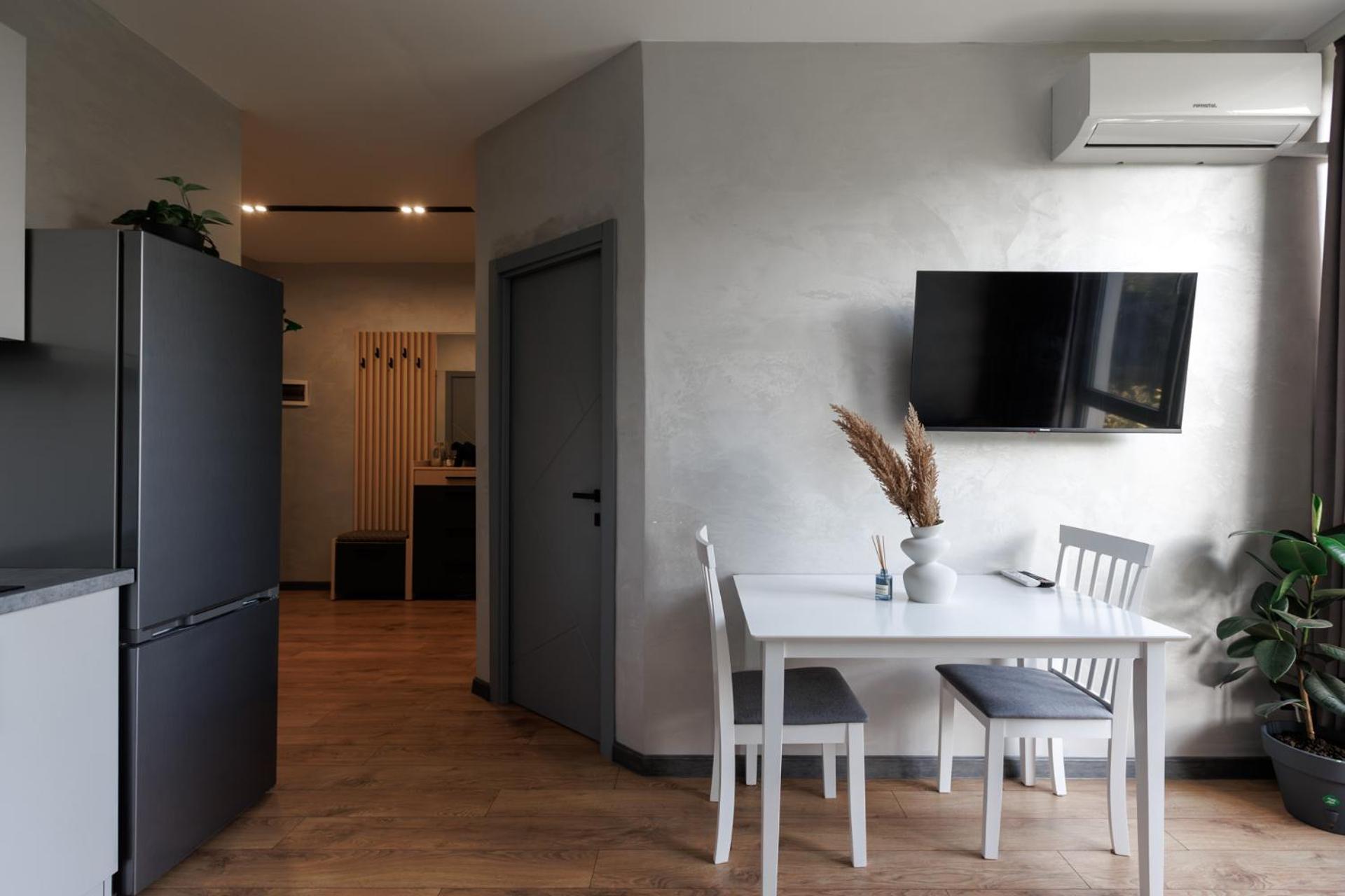 1BR Apartment - Garden View - Free Parking view 5