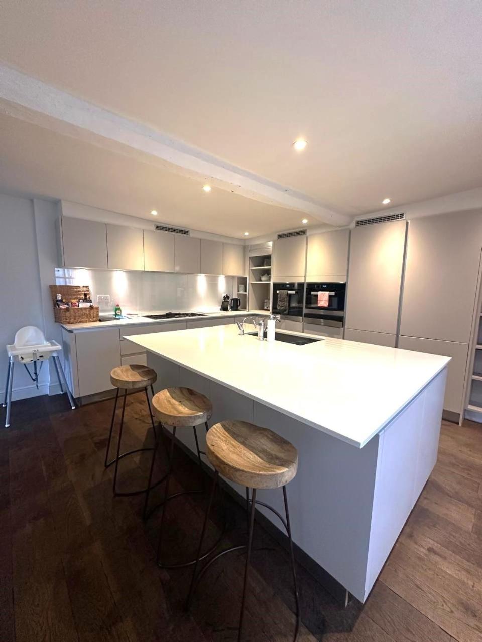 West Pallant Georgian Townhouse in City Centre with Courtyards, BBQ & Log Burners - Dogs Welcome! Chichester Holiday Properties view 5