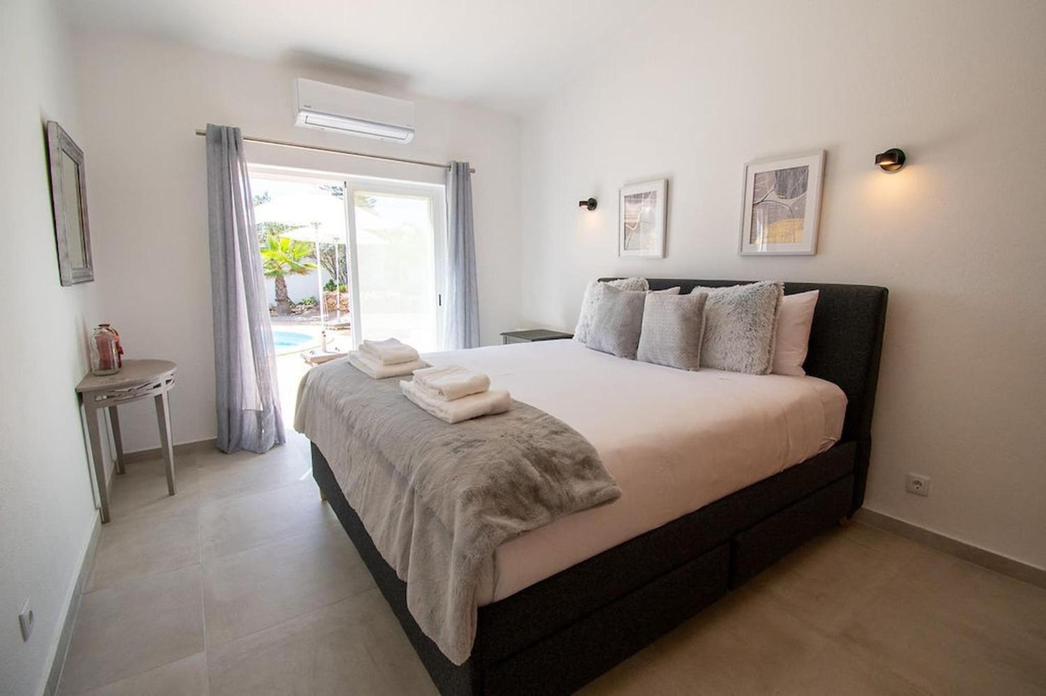 Pomba beautifully renovated with heated pool! view 5