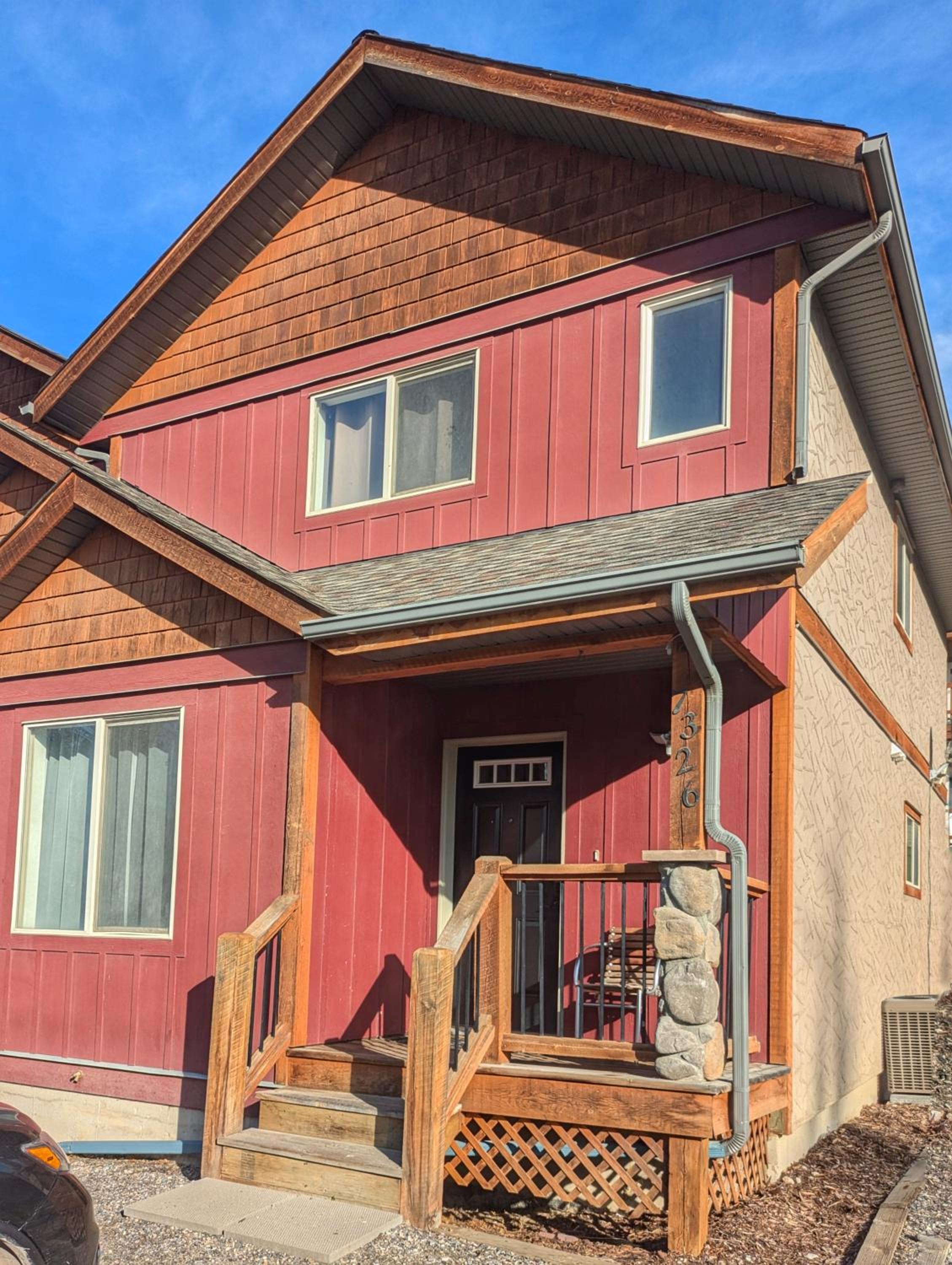 Hotel Bright 3 bed 3 bath House in Radium Hot Springs - Image 1