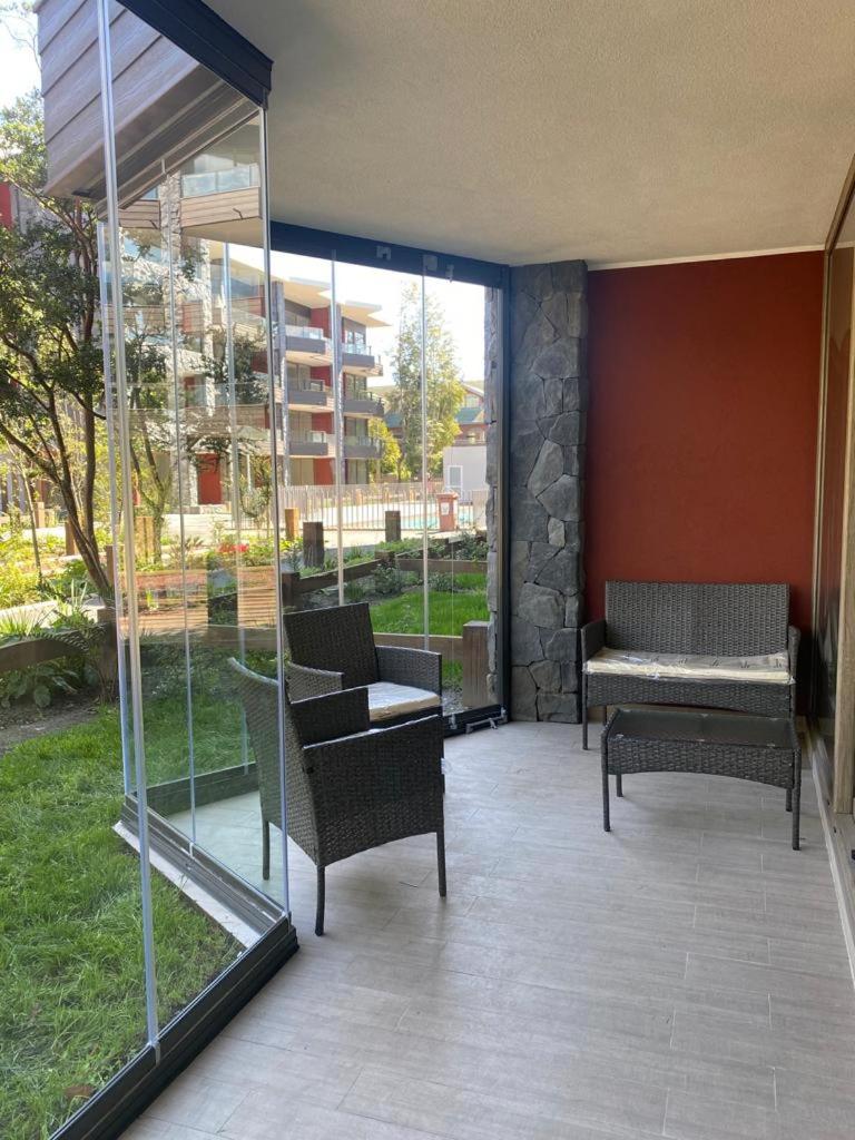 Depto. Pucón, terraza, piscina y estacionamiento