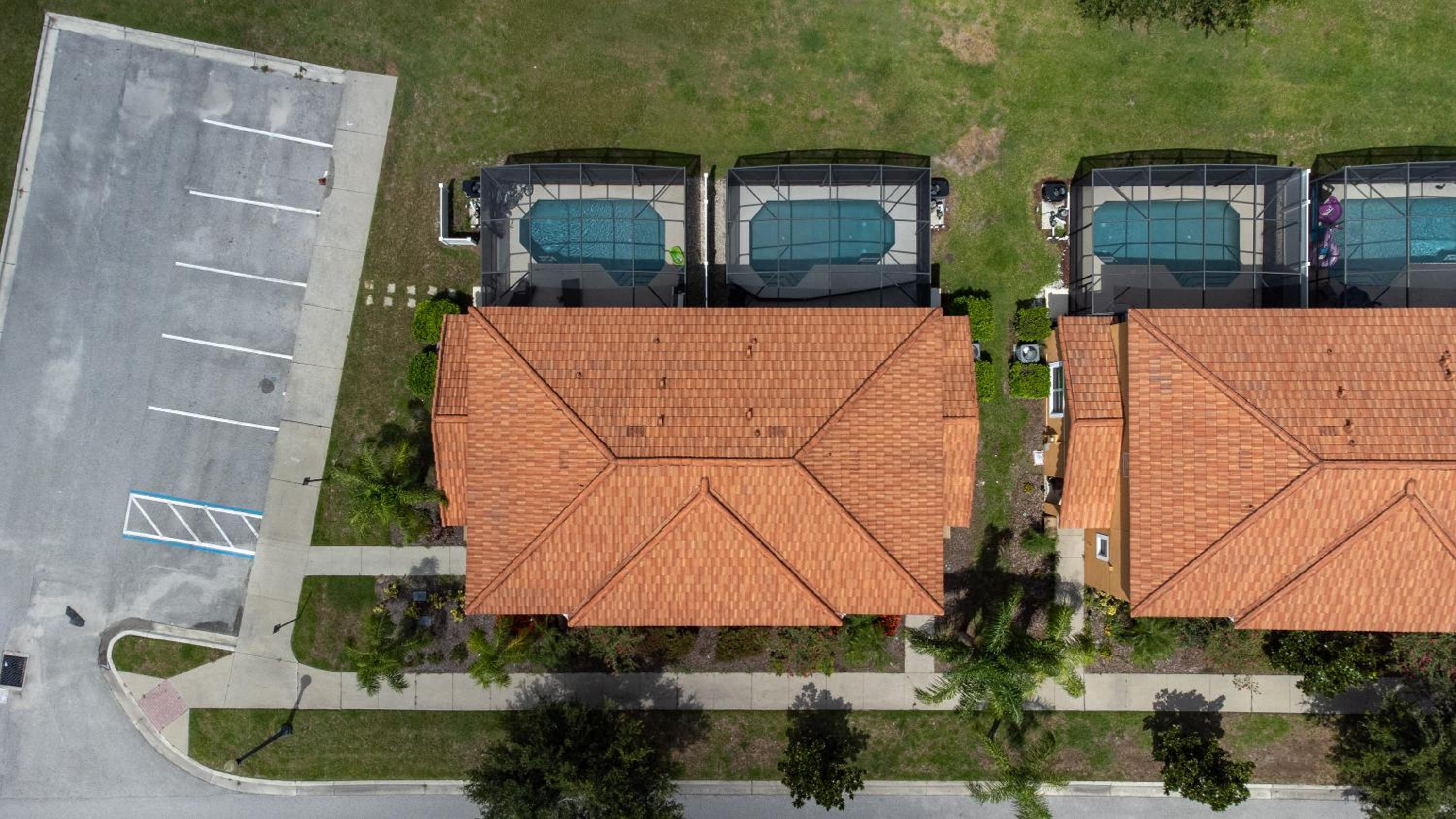 4BD Charming home with Pool and BBQ near Disney view 5