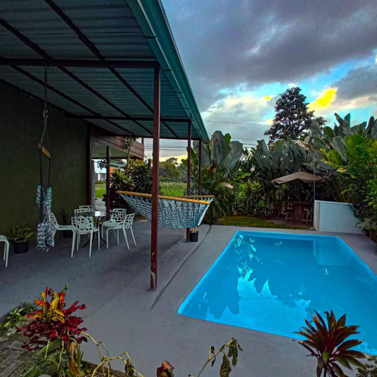 SWEET HOME PRIVATE JACUZZI AND POOL ac
