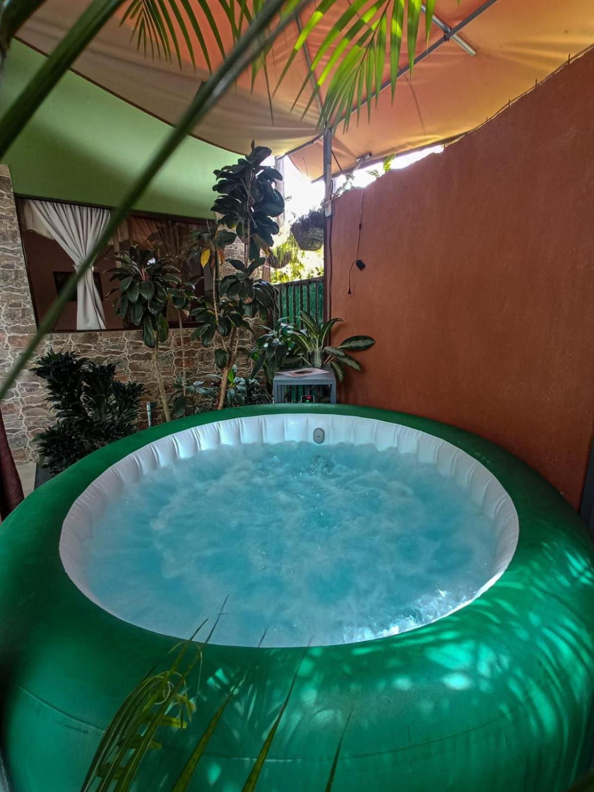 SWEET HOME PRIVATE JACUZZI AND POOL ac