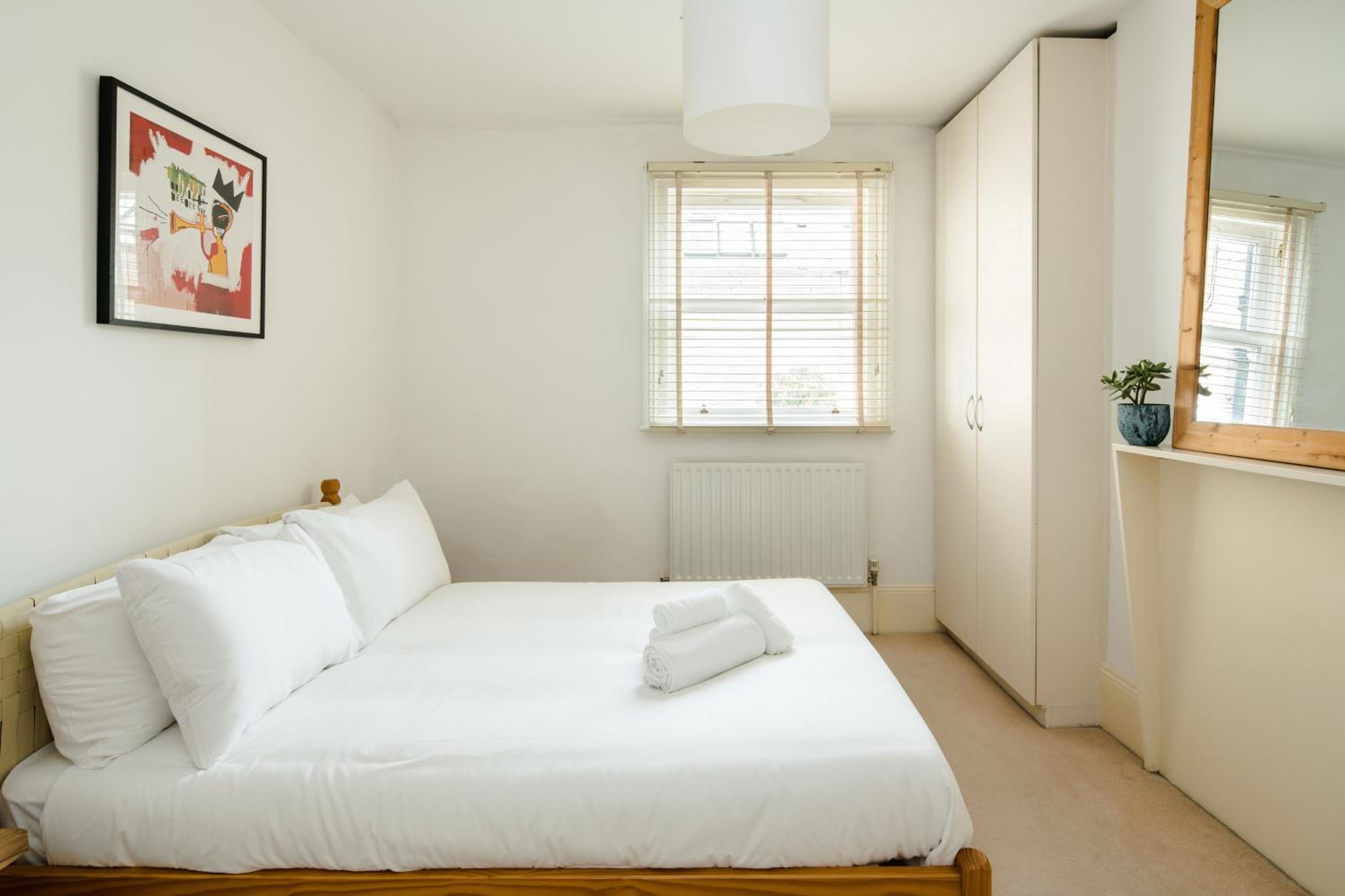Beautiful Designer Flat in Maida Vale, Sleeps 4