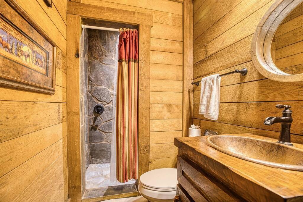 9BDRM Toccoa River Estate with Pool and Games