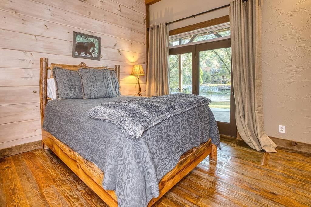 9BDRM Toccoa River Estate with Pool and Games