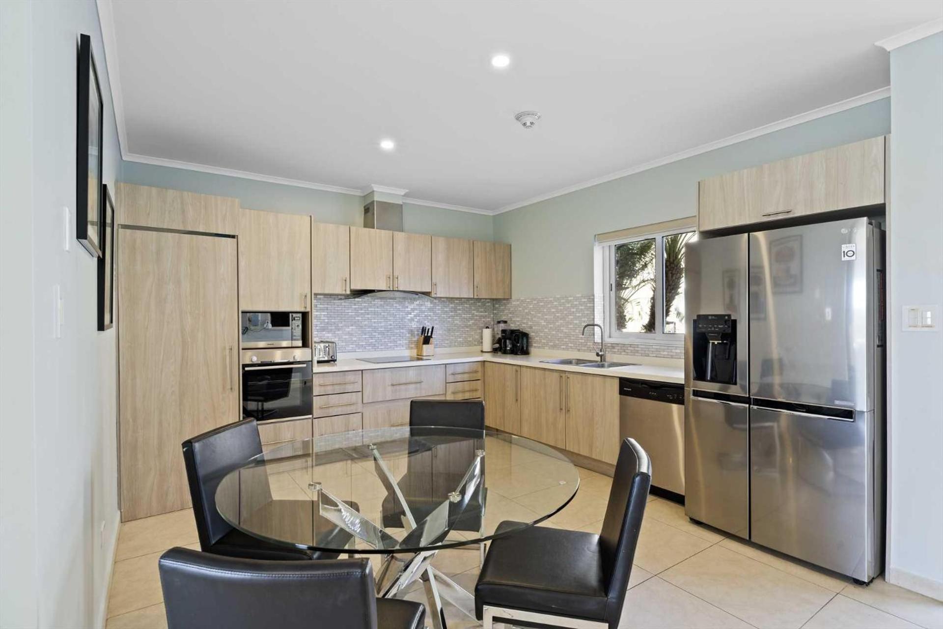 Eagle Beach- Private pool- LeVent townhome-LV130th