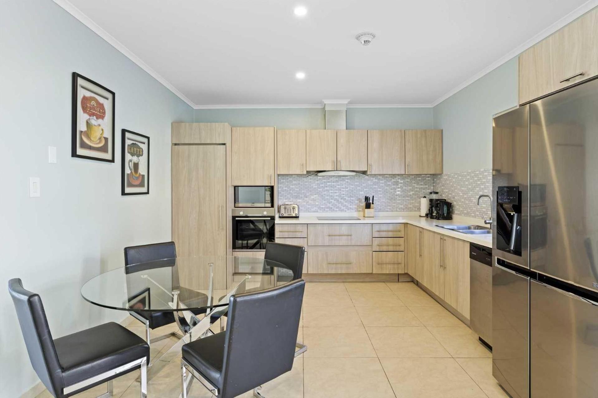 Eagle Beach- Private pool- LeVent townhome-LV130th