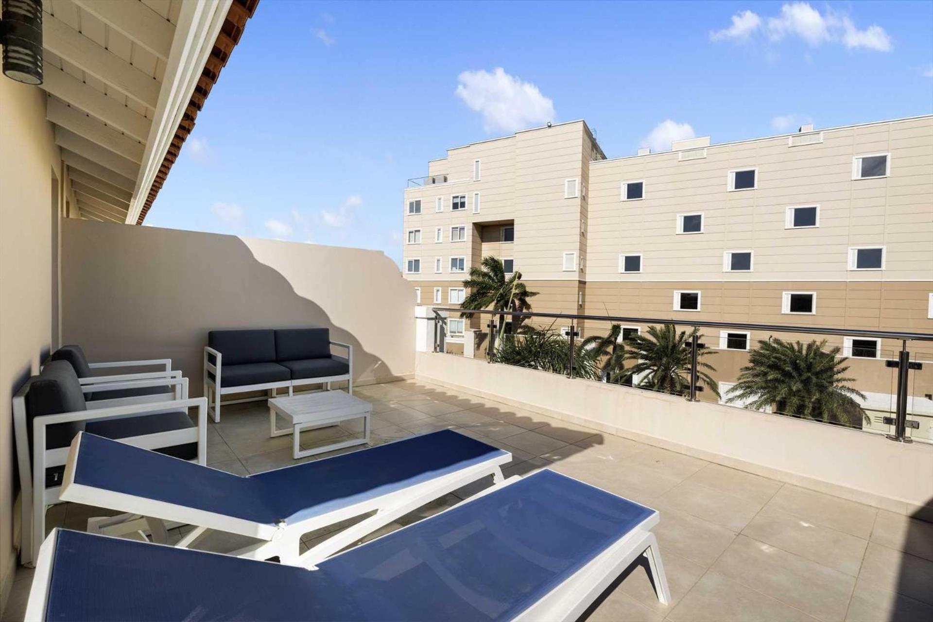 Eagle Beach- Private pool- LeVent townhome-LV130th