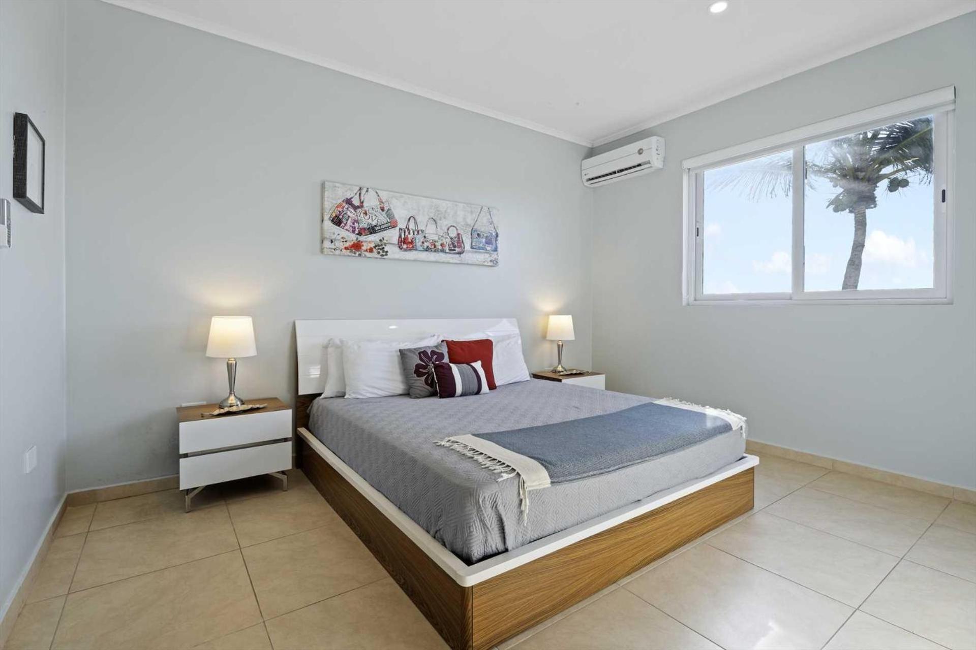 Eagle Beach- Private pool- LeVent townhome-LV130th